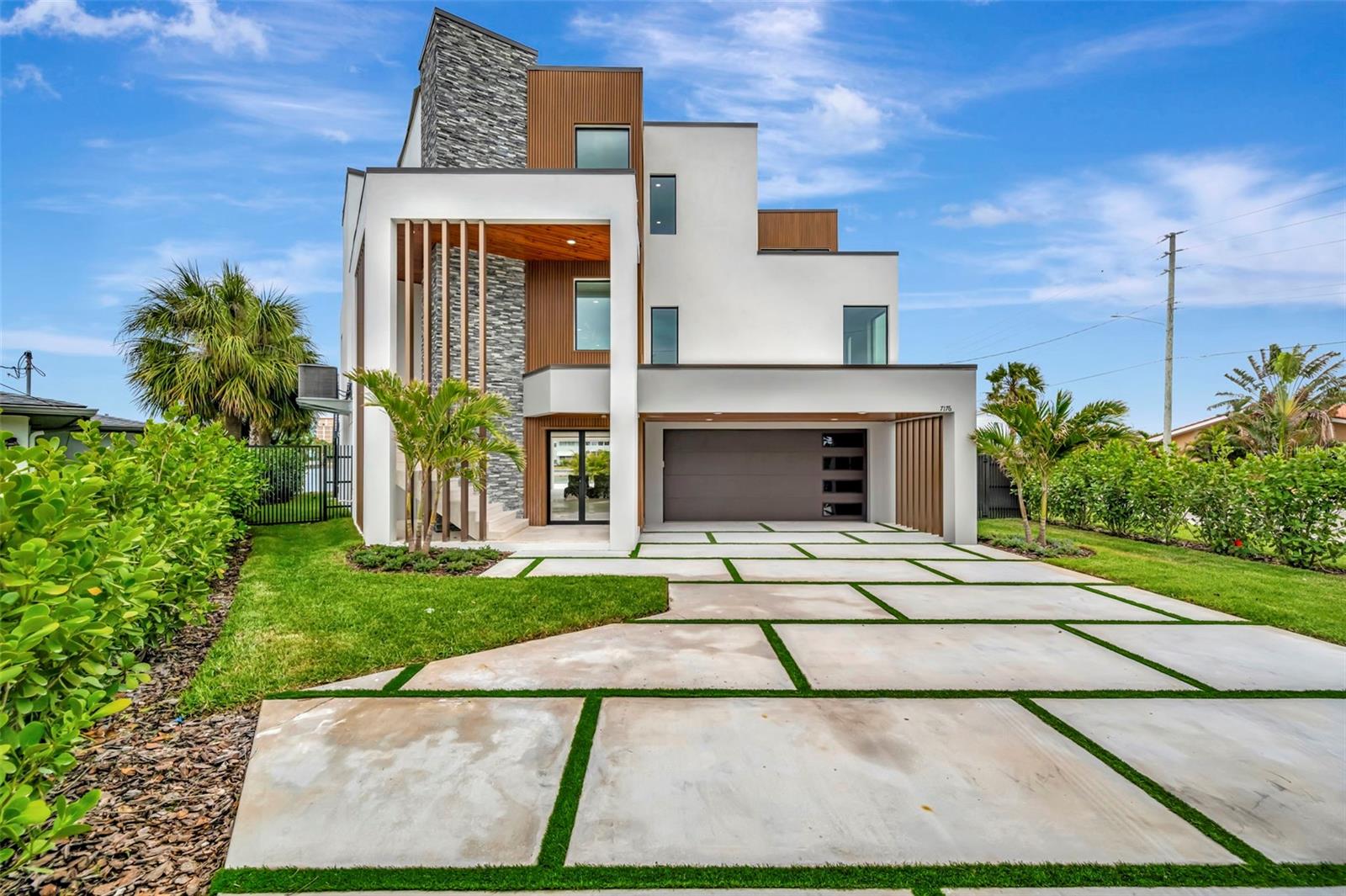 PASADENA ISLE - Residential