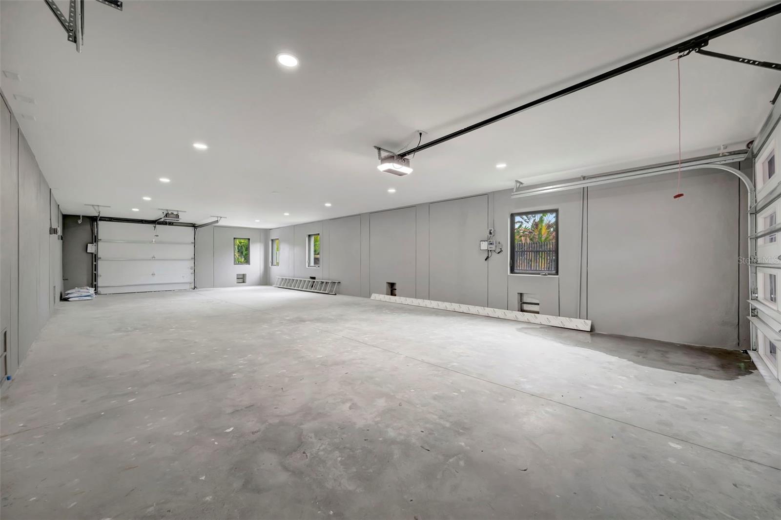 PASADENA ISLE - Residential