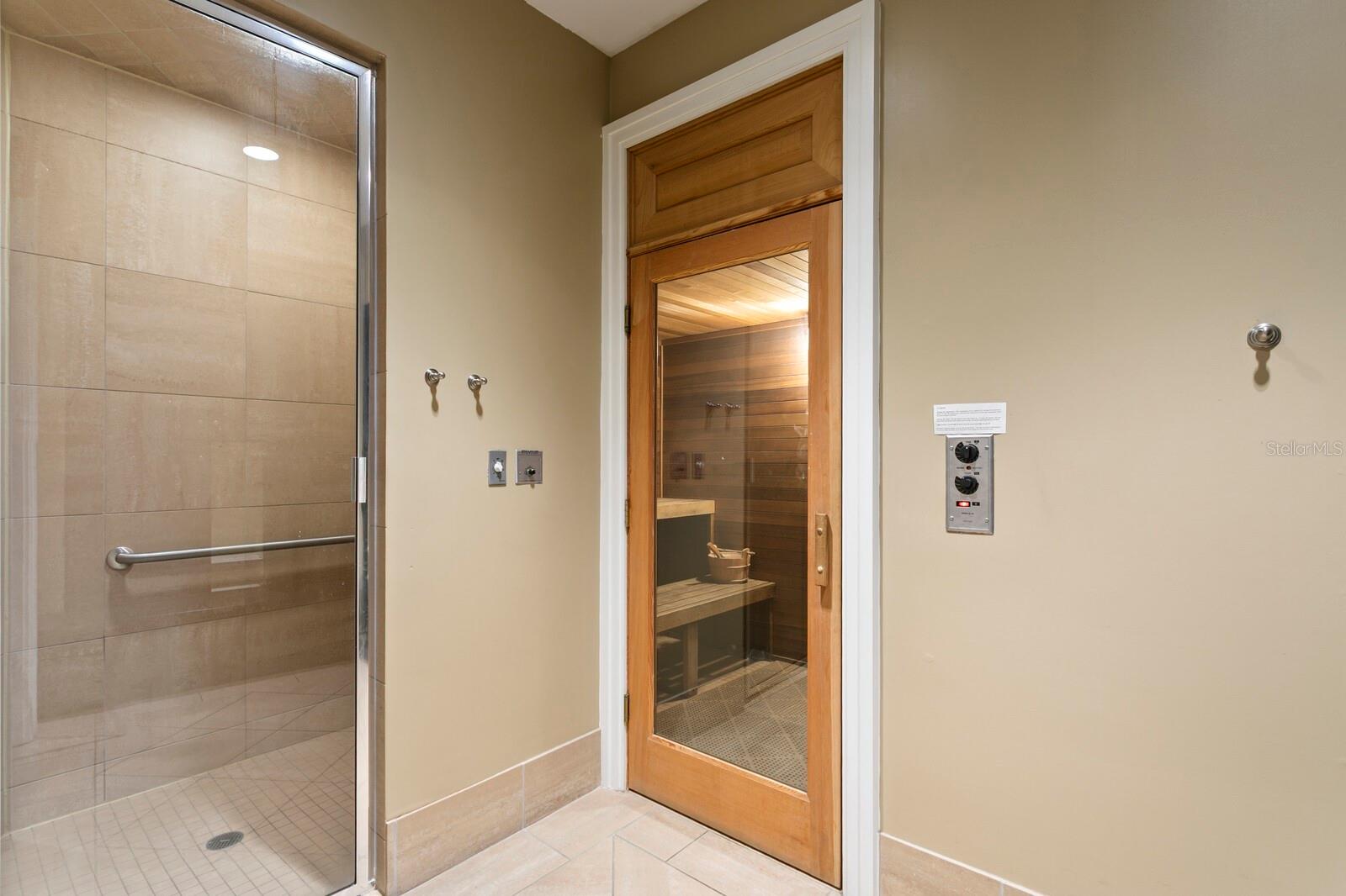 CASTILLO AT WESTSHORE YACHT CL - Residential