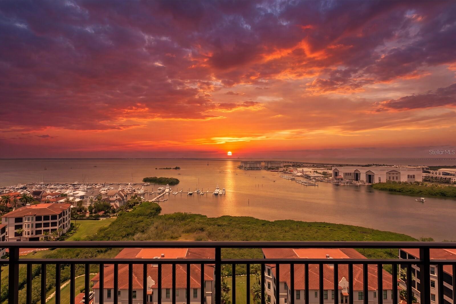 CASTILLO AT WESTSHORE YACHT CL - Residential
