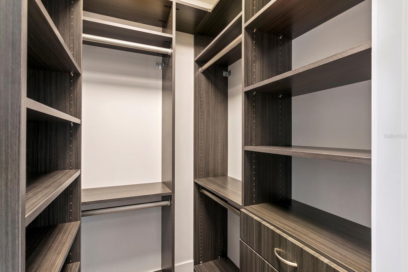 CASTILLO AT WESTSHORE YACHT CL - Residential