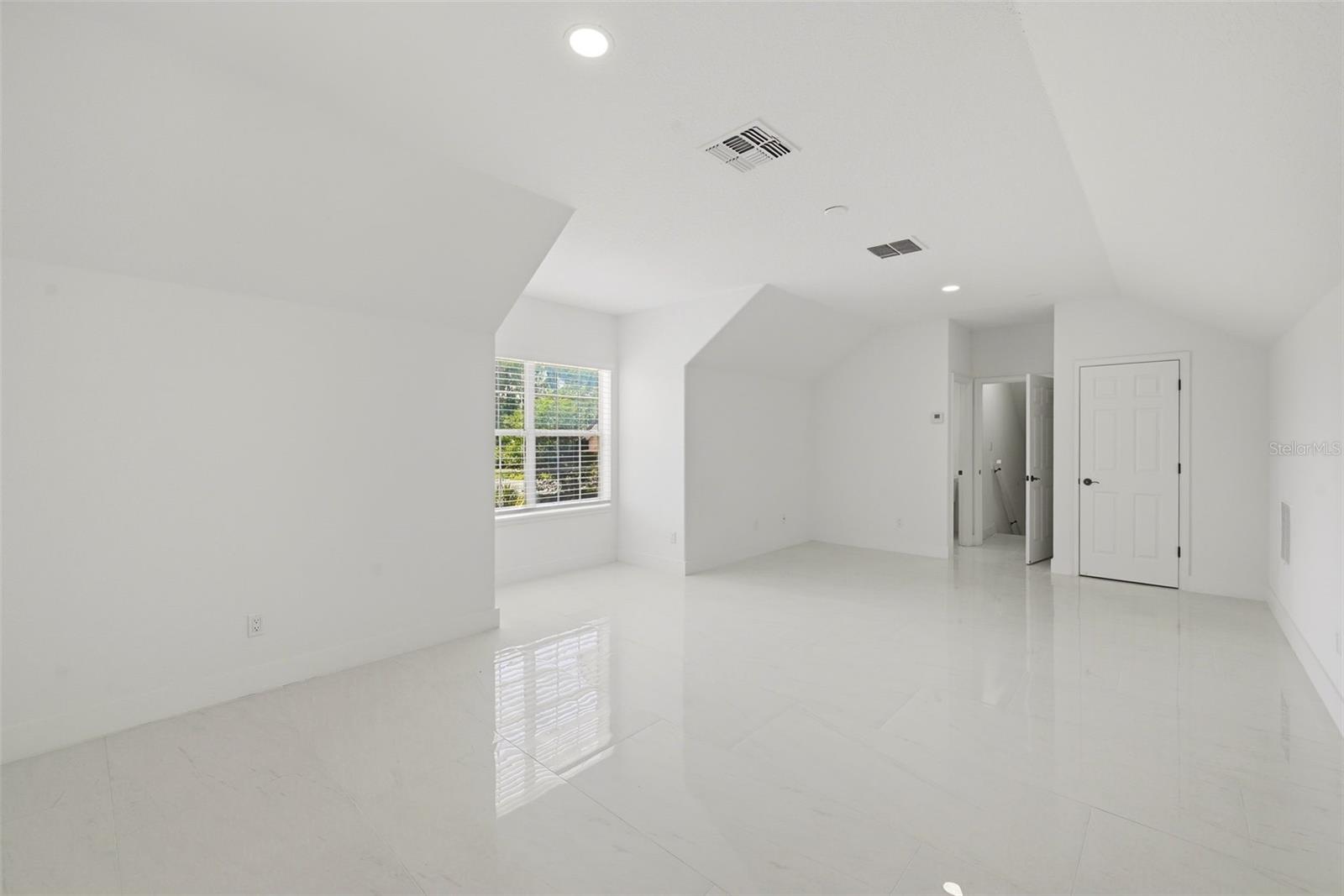 PHILLIPS BLVD VILLAGE VISTAME - Residential Lease