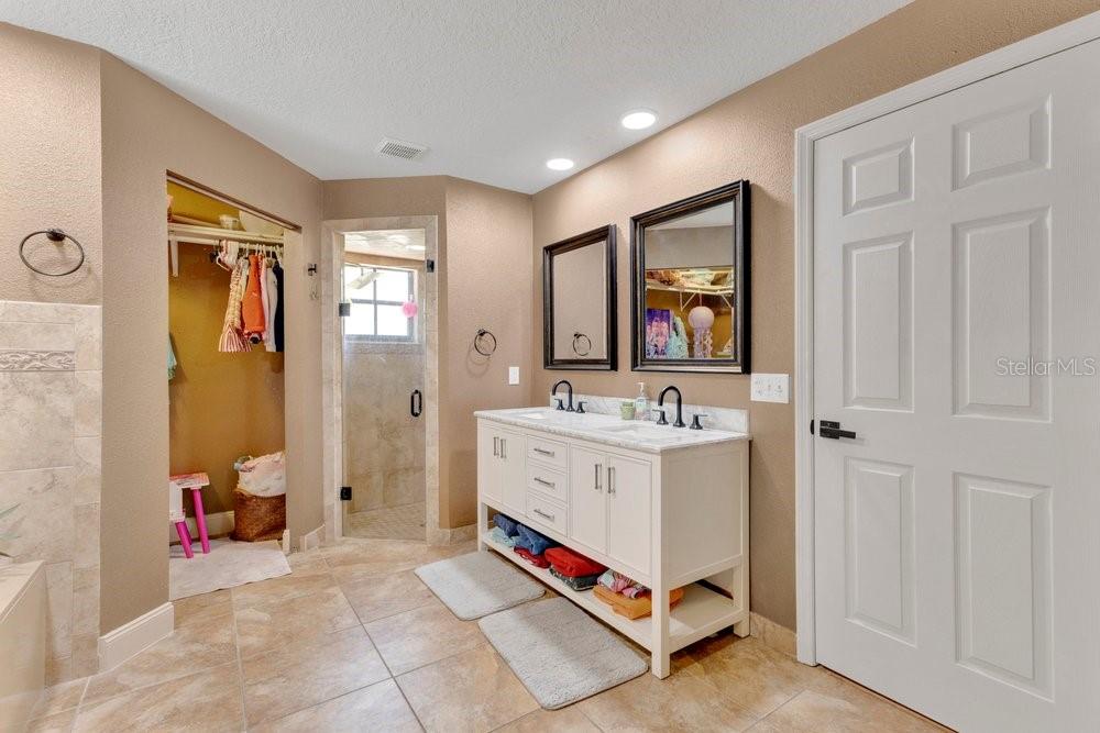 ARIANA WOODS - Residential