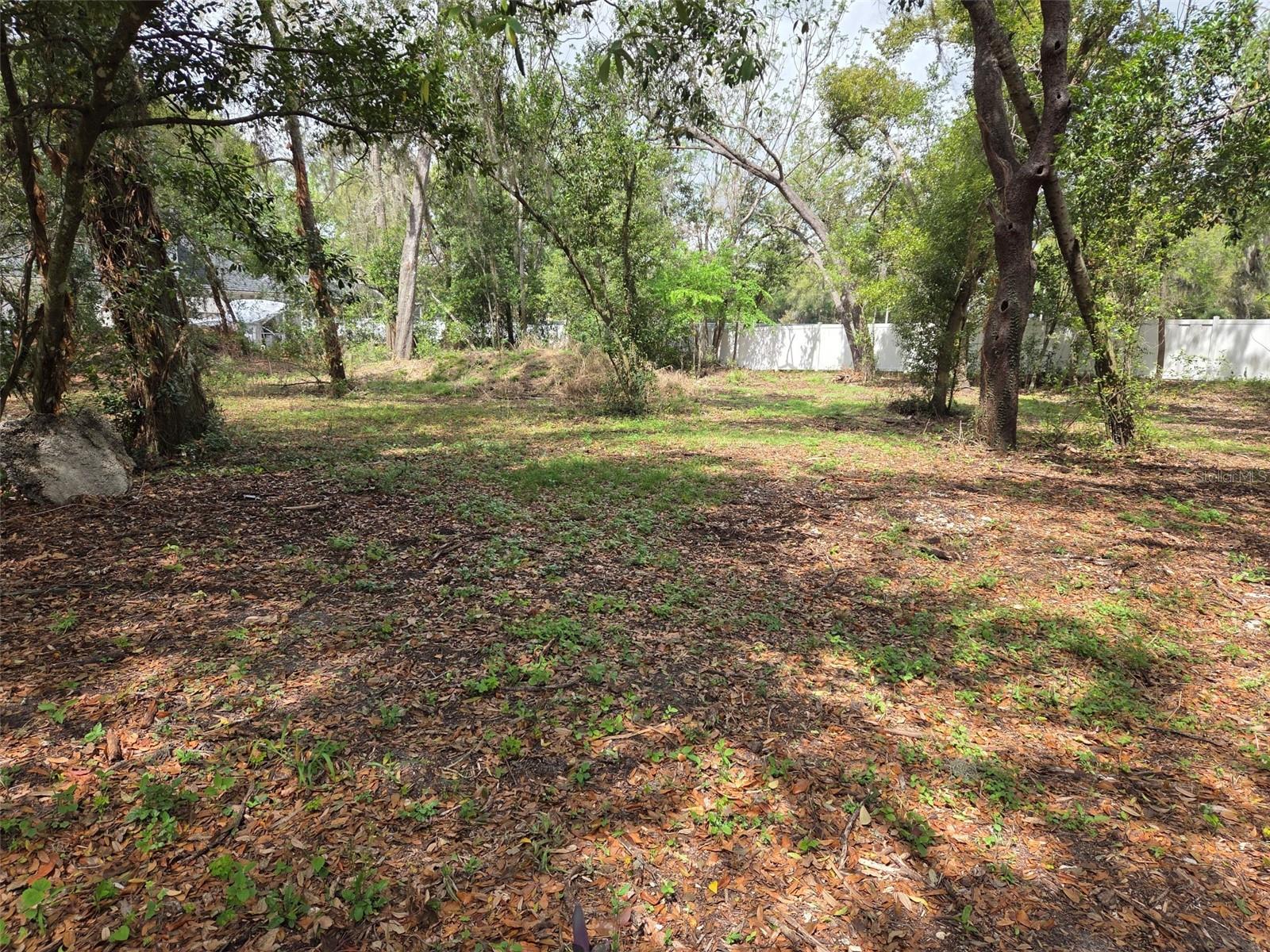 CHARLESTON OAKS - Land