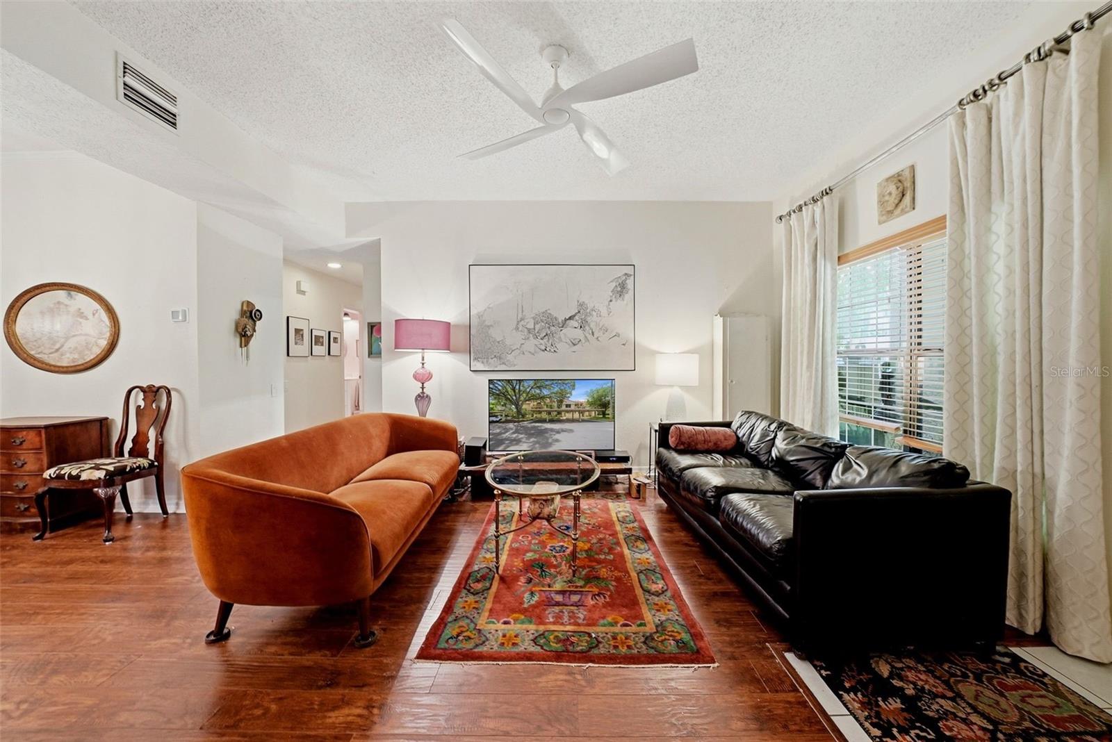 LOS PRADOS CONDO - Residential