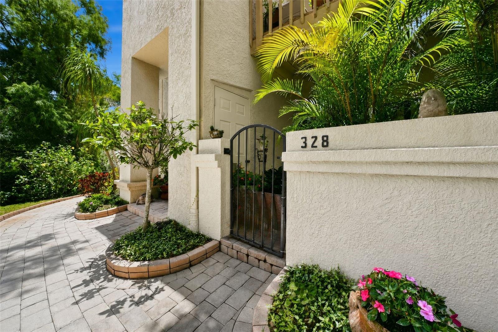 LOS PRADOS CONDO - Residential