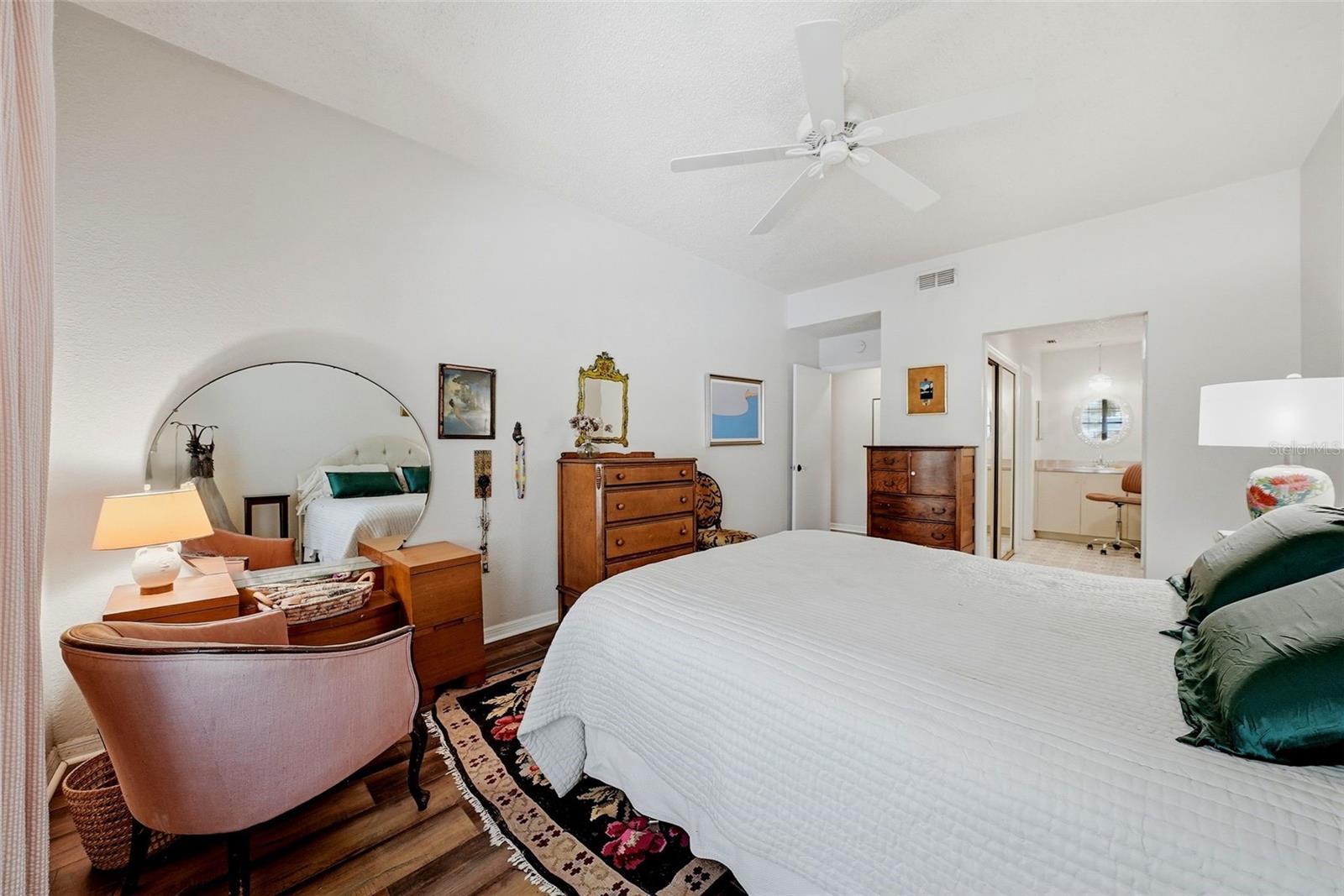LOS PRADOS CONDO - Residential