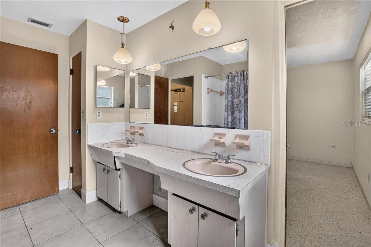 CROSSROADS ESTATES 2ND ADD - Residential