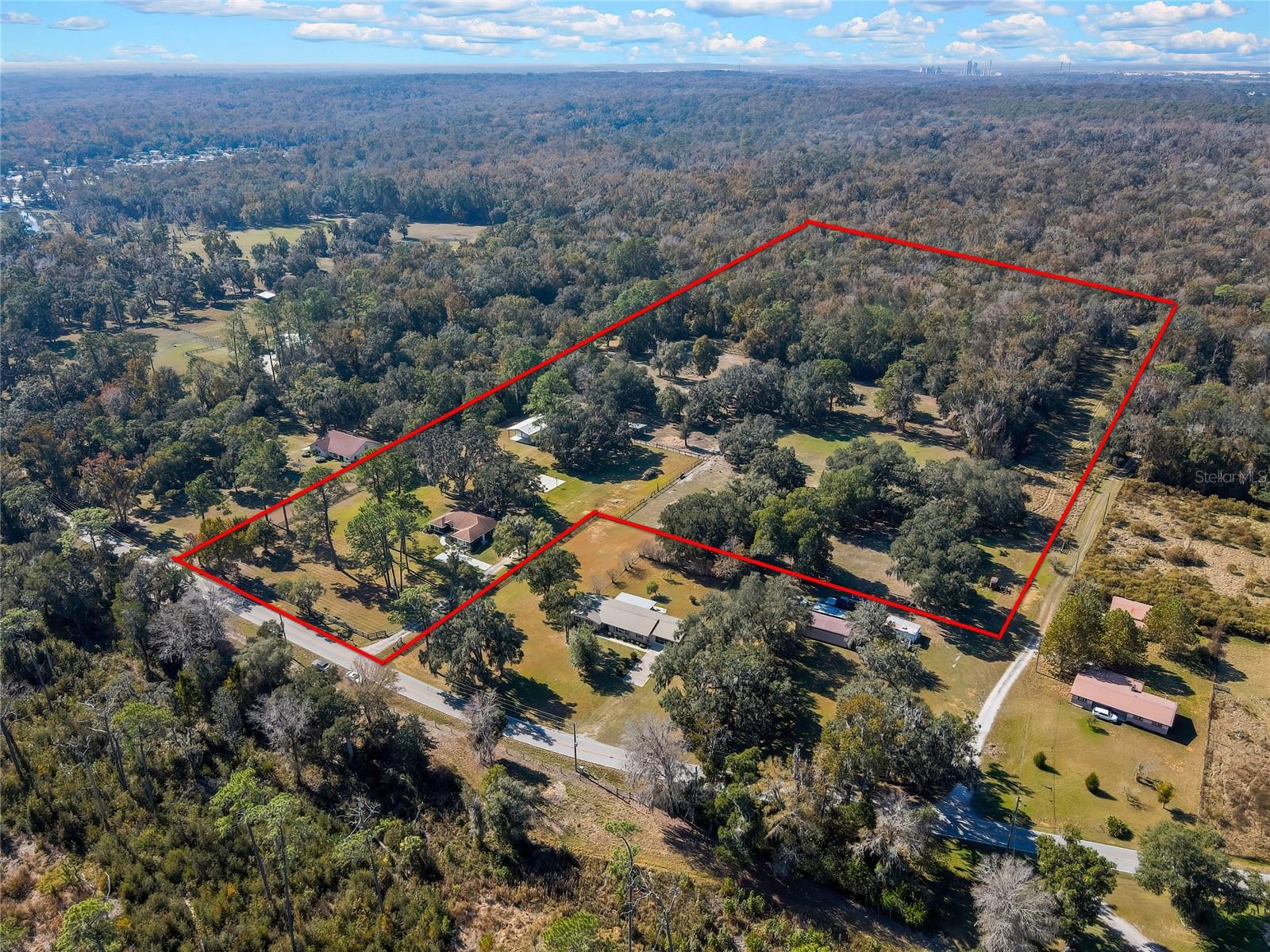 14.6 ACRES MOL IN S1/2 OF SE1/4 OF SW1/4 LYING W O - Residential