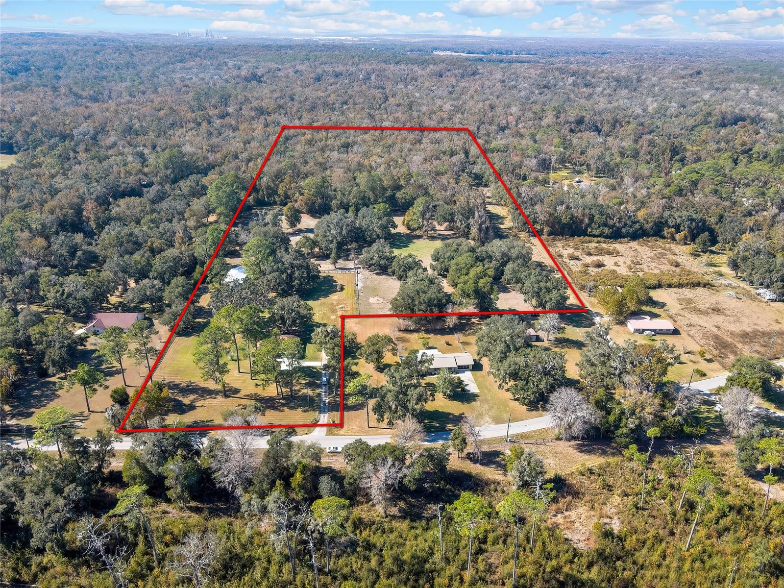 14.6 ACRES MOL IN S1/2 OF SE1/4 OF SW1/4 LYING W O - Residential
