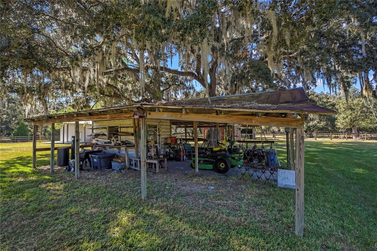 14.6 ACRES MOL IN S1/2 OF SE1/4 OF SW1/4 LYING W O - Residential