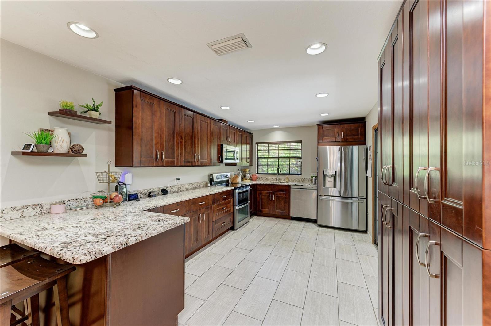 ELWOOD PARK - Residential