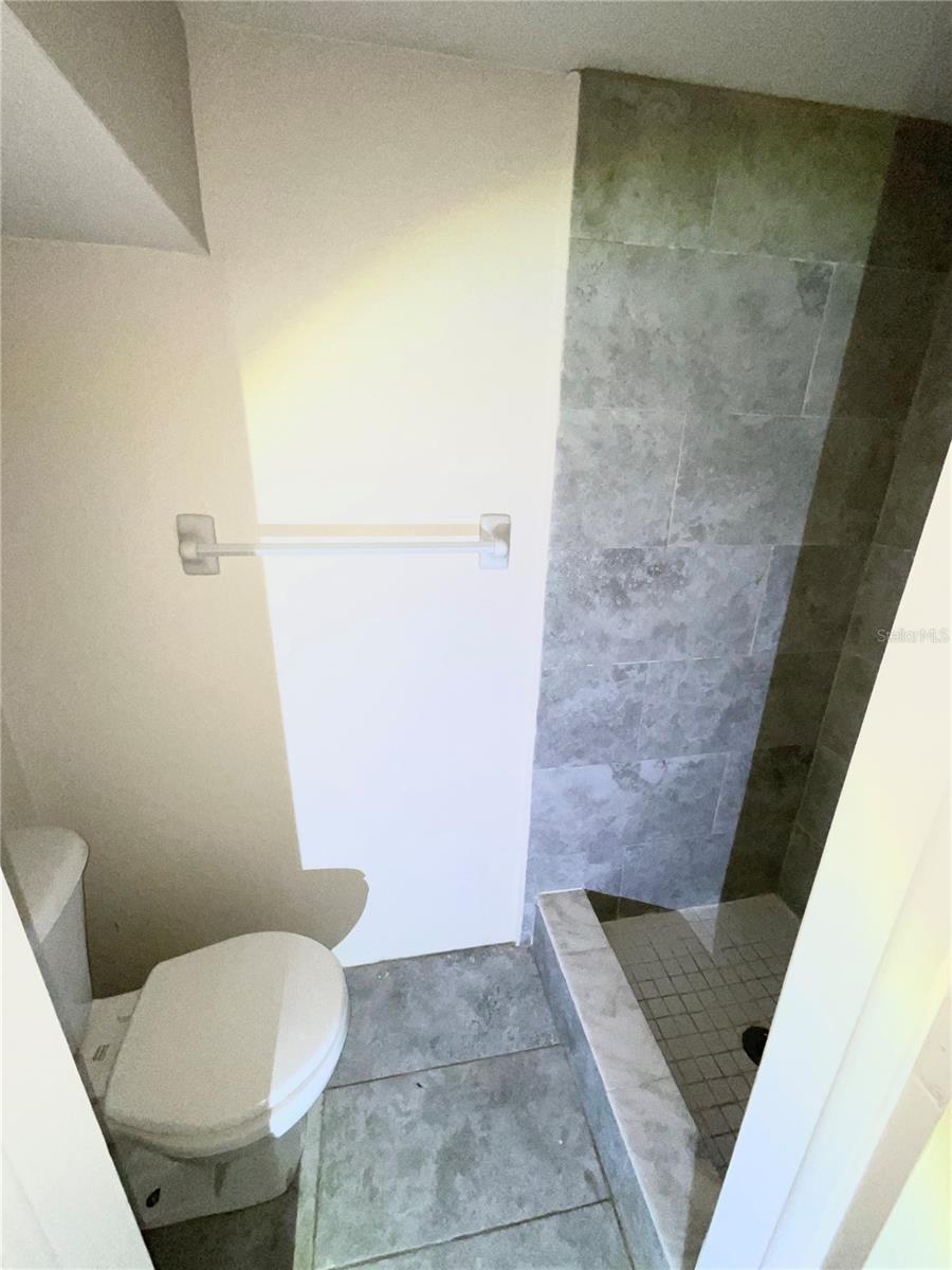 COLONIAL MANOR - Residential Lease