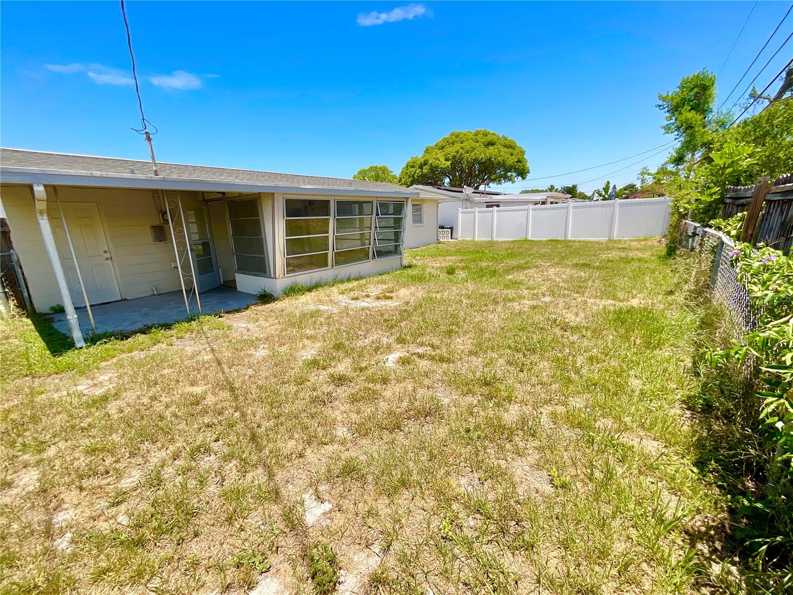 COLONIAL MANOR - Residential Lease