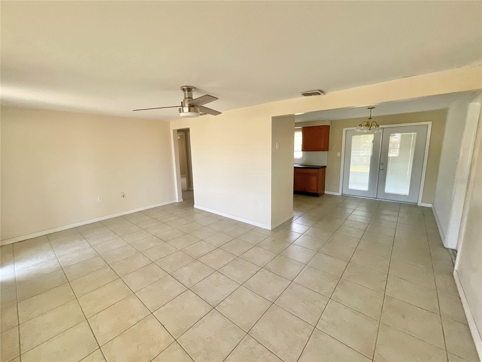 COLONIAL MANOR - Residential Lease