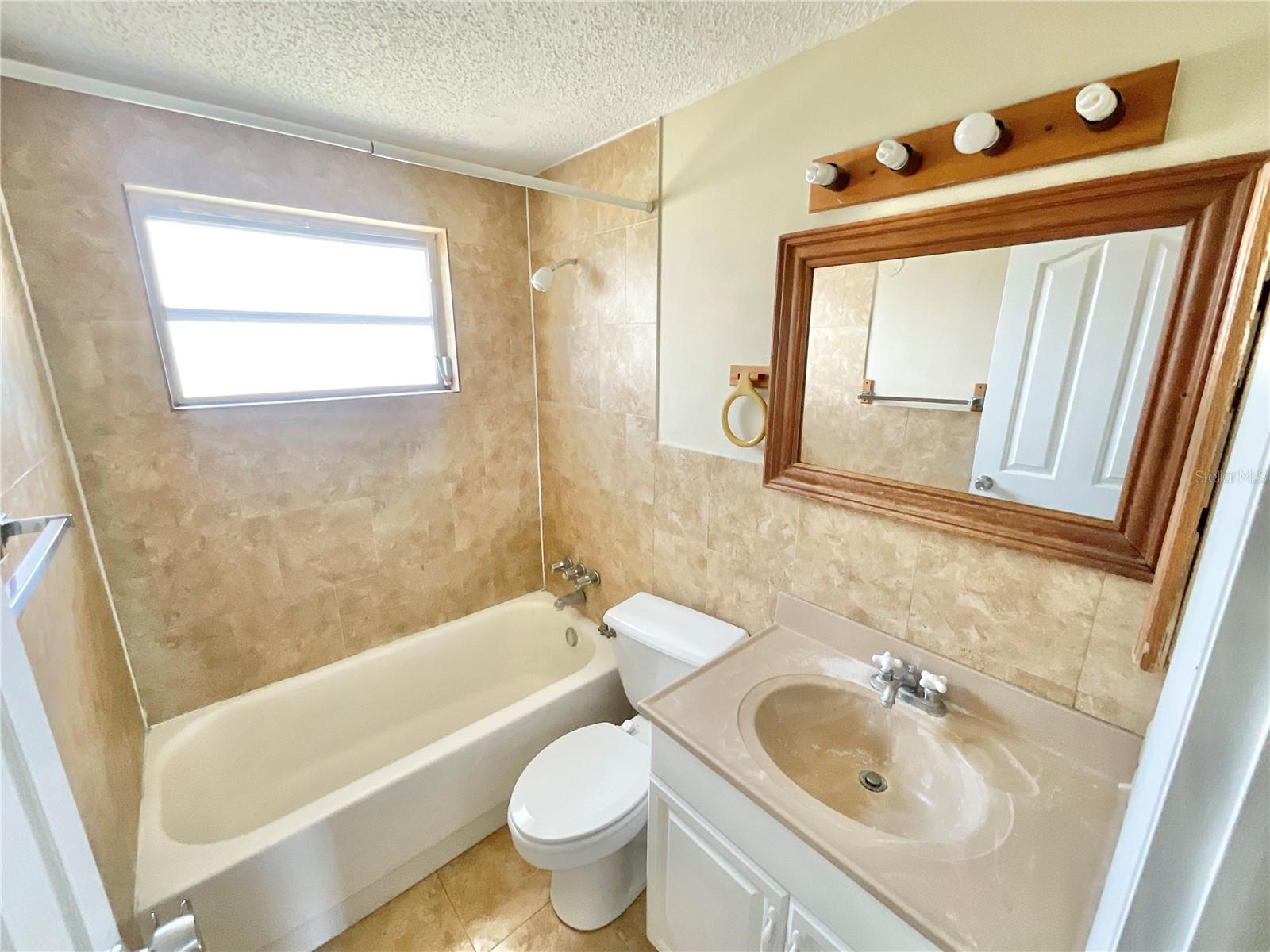 COLONIAL MANOR - Residential Lease