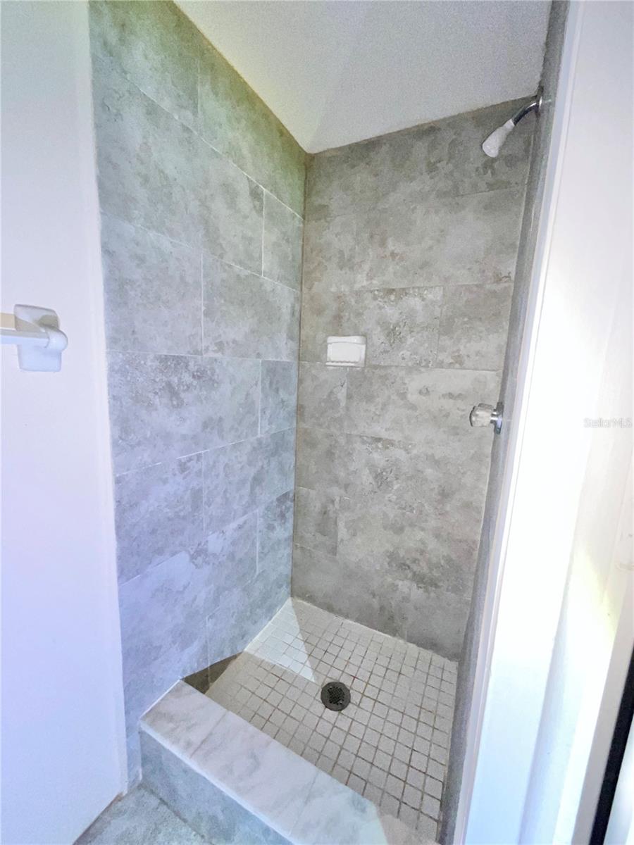 COLONIAL MANOR - Residential Lease