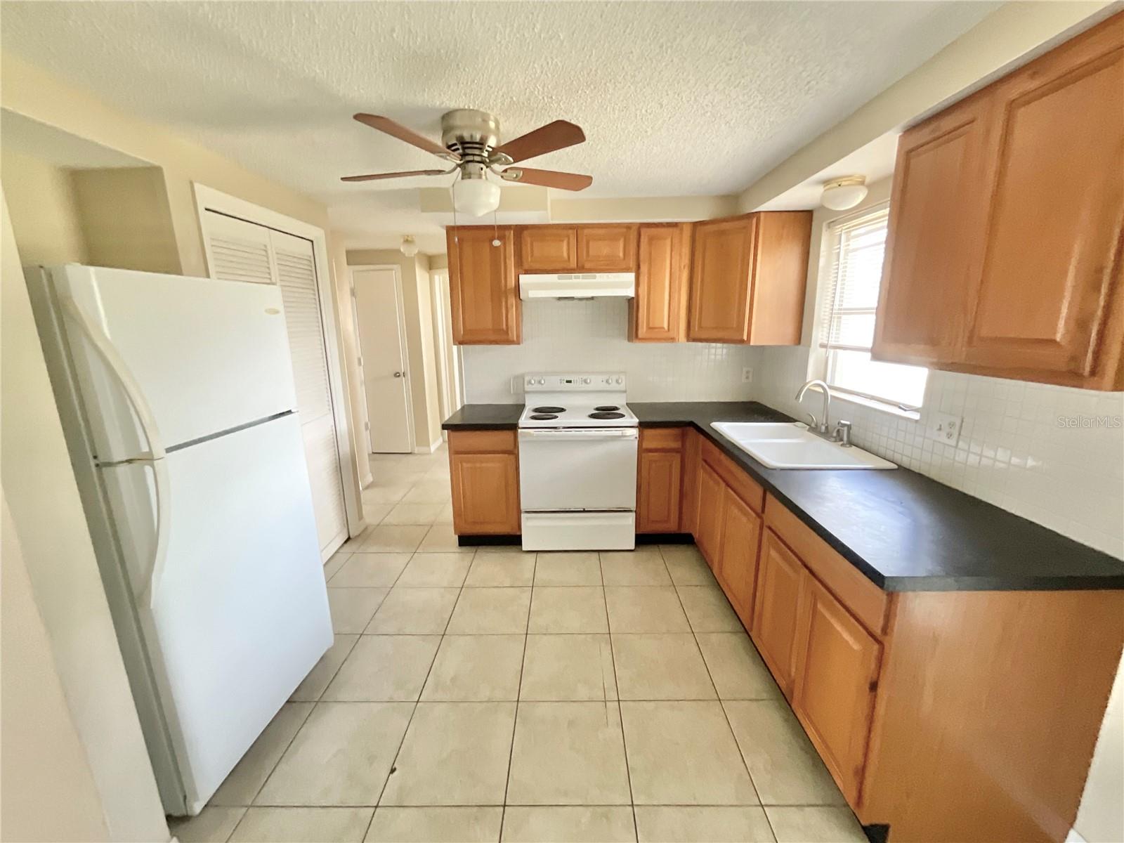 COLONIAL MANOR - Residential Lease