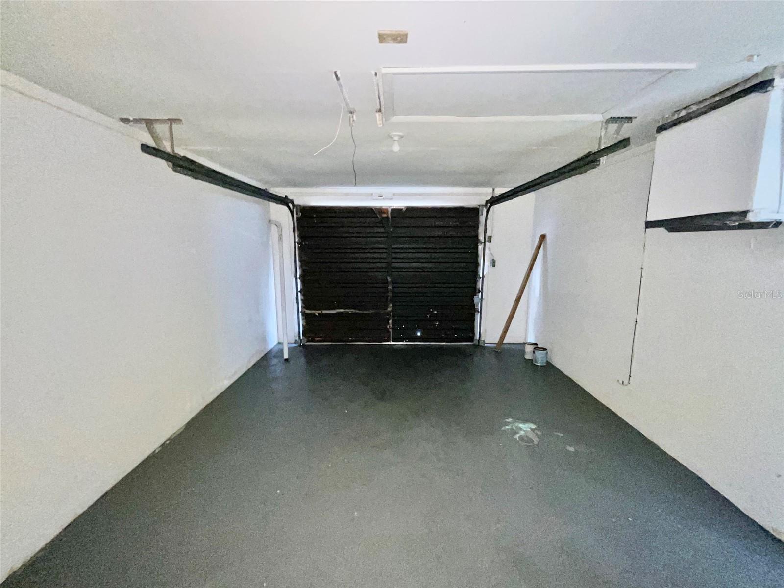 COLONIAL MANOR - Residential Lease