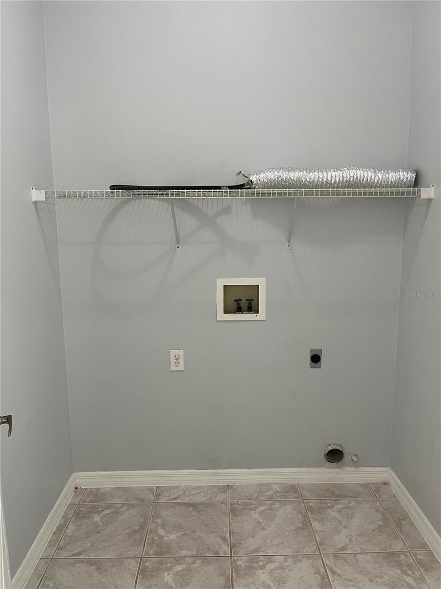WEST LAKE VILLAGE UNIT 02 - Residential Lease