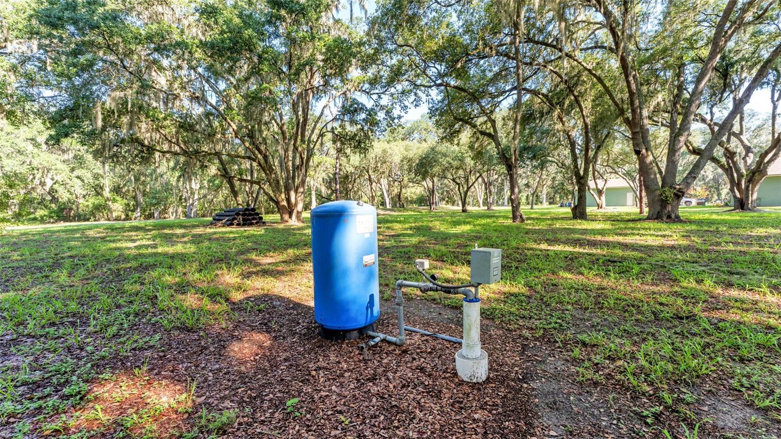 PLANTATION OAKS - Land