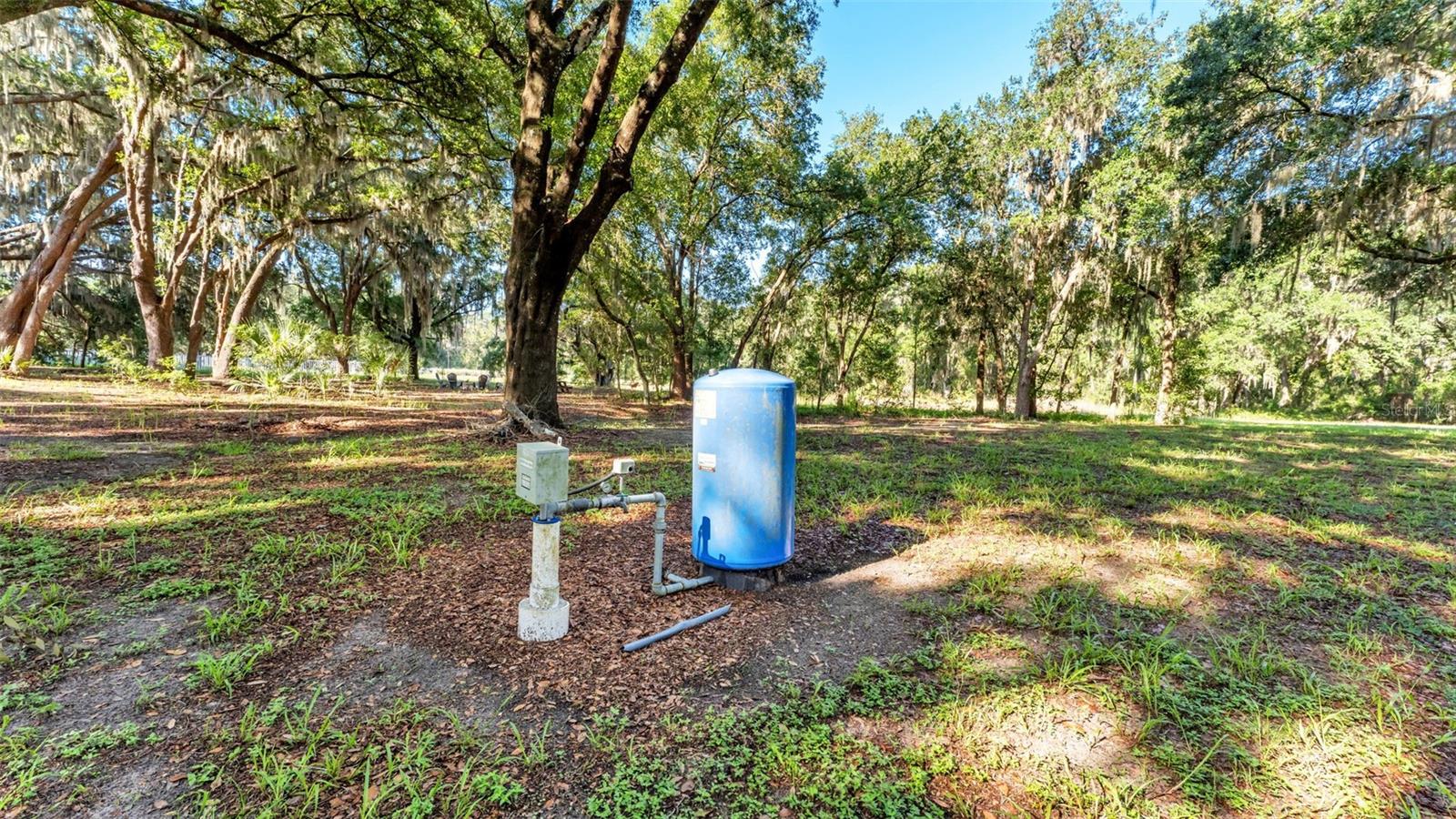 PLANTATION OAKS - Land
