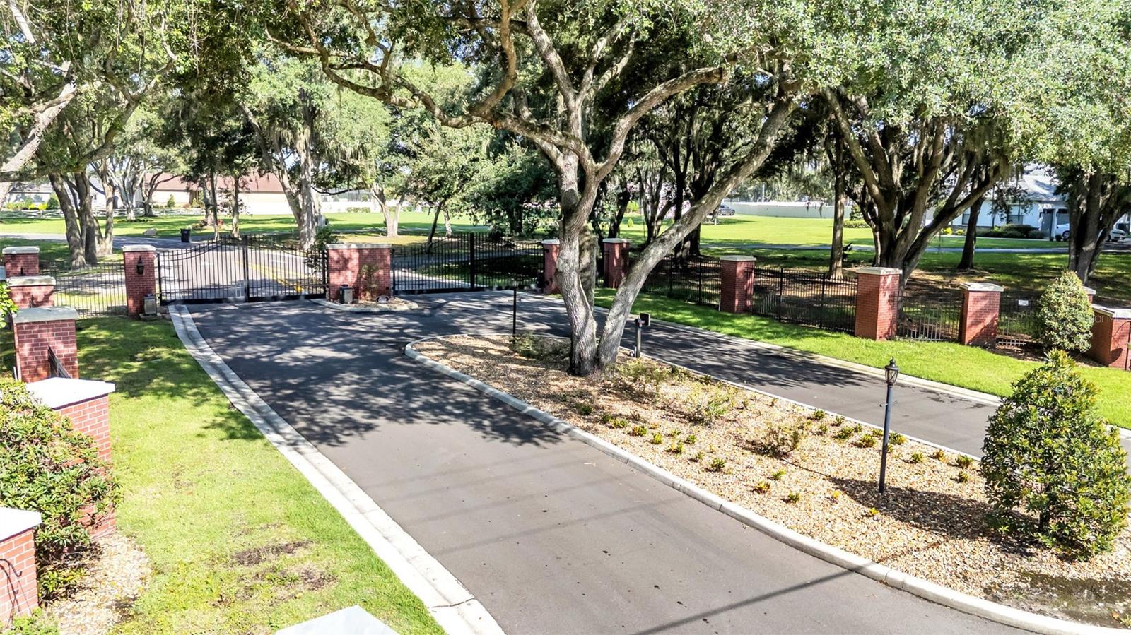 PLANTATION OAKS - Land
