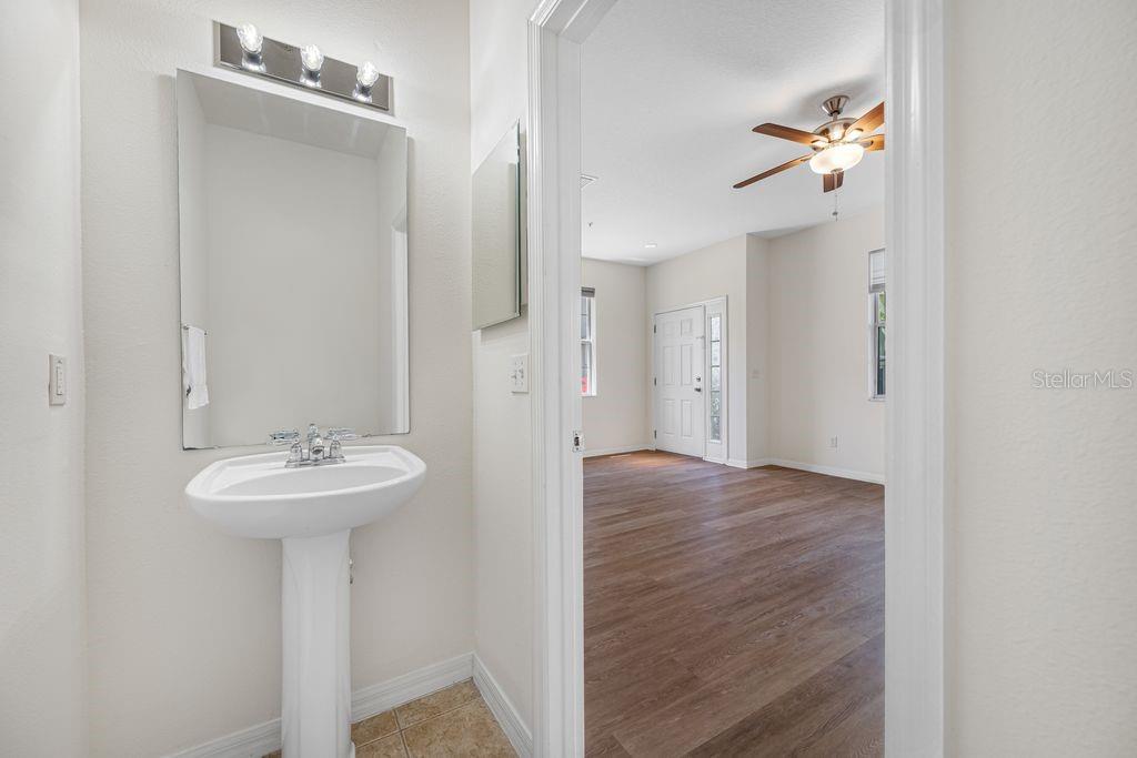 BAYOU GRANDE TOWNHOM - Residential Lease