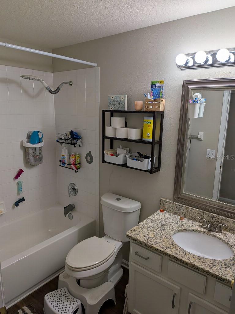 OAKS AT VALRICO - Residential