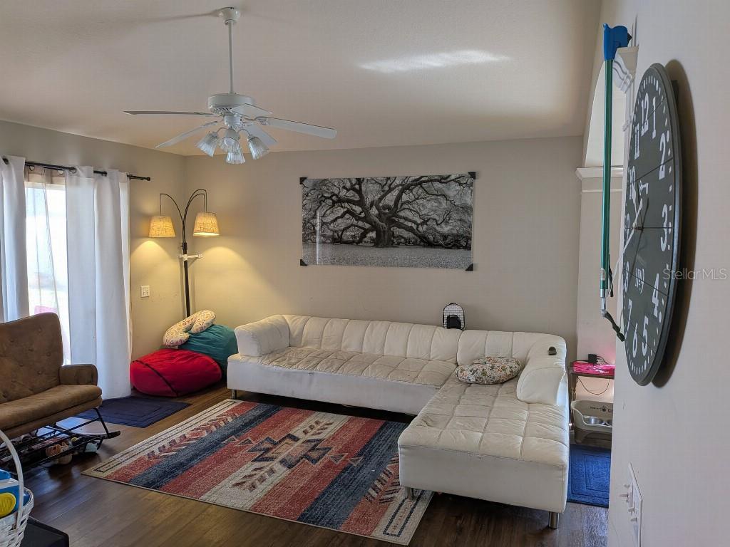 OAKS AT VALRICO - Residential