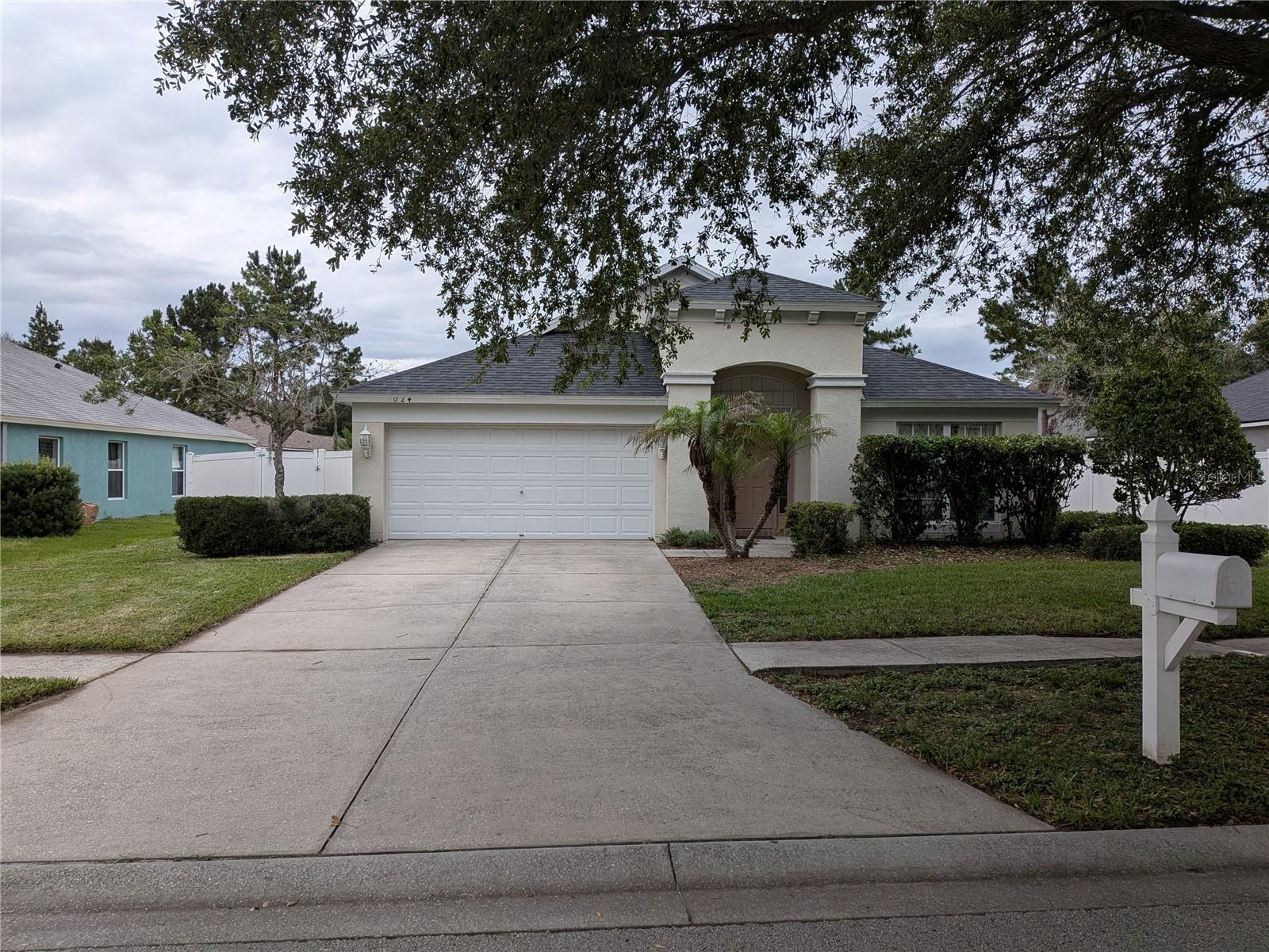 OAKS AT VALRICO - Residential