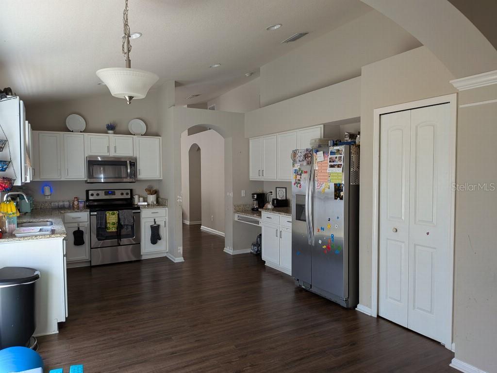 OAKS AT VALRICO - Residential