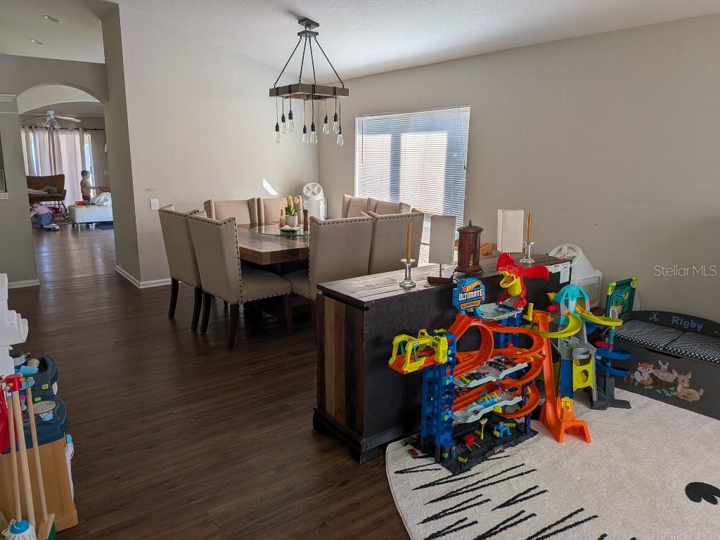 OAKS AT VALRICO - Residential
