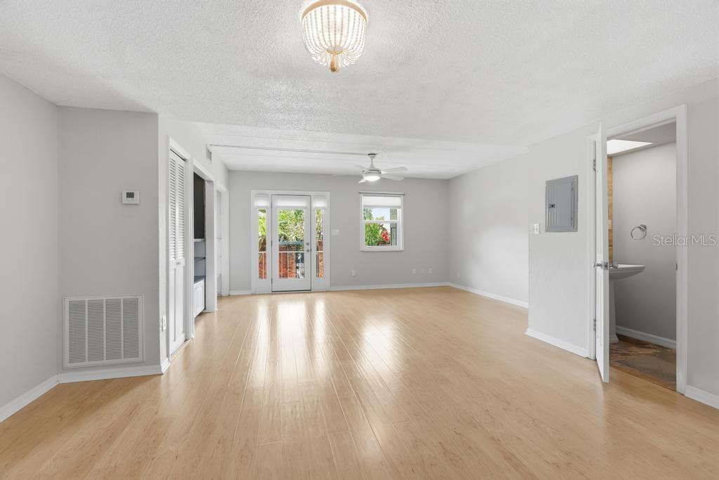 YORKFIELD SQUARE CONDO - Residential