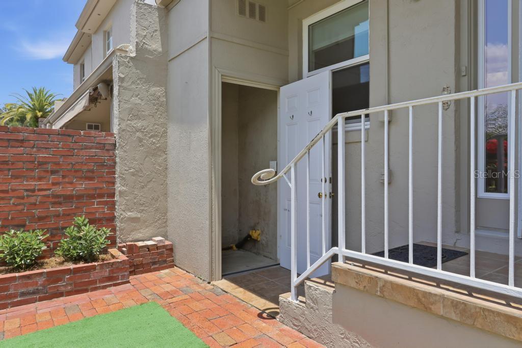 YORKFIELD SQUARE CONDO - Residential