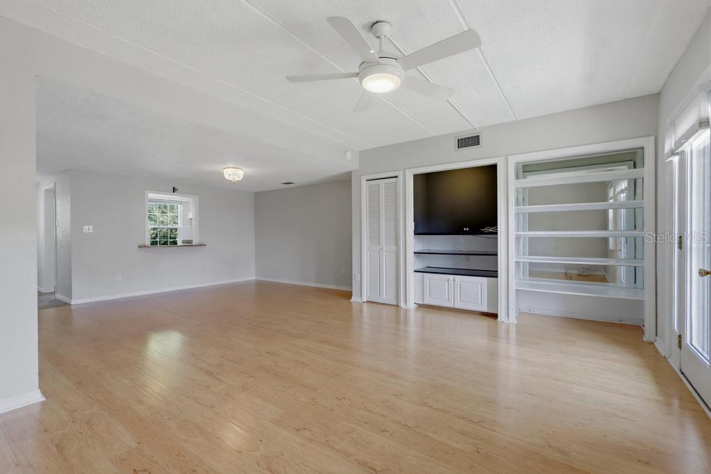 YORKFIELD SQUARE CONDO - Residential