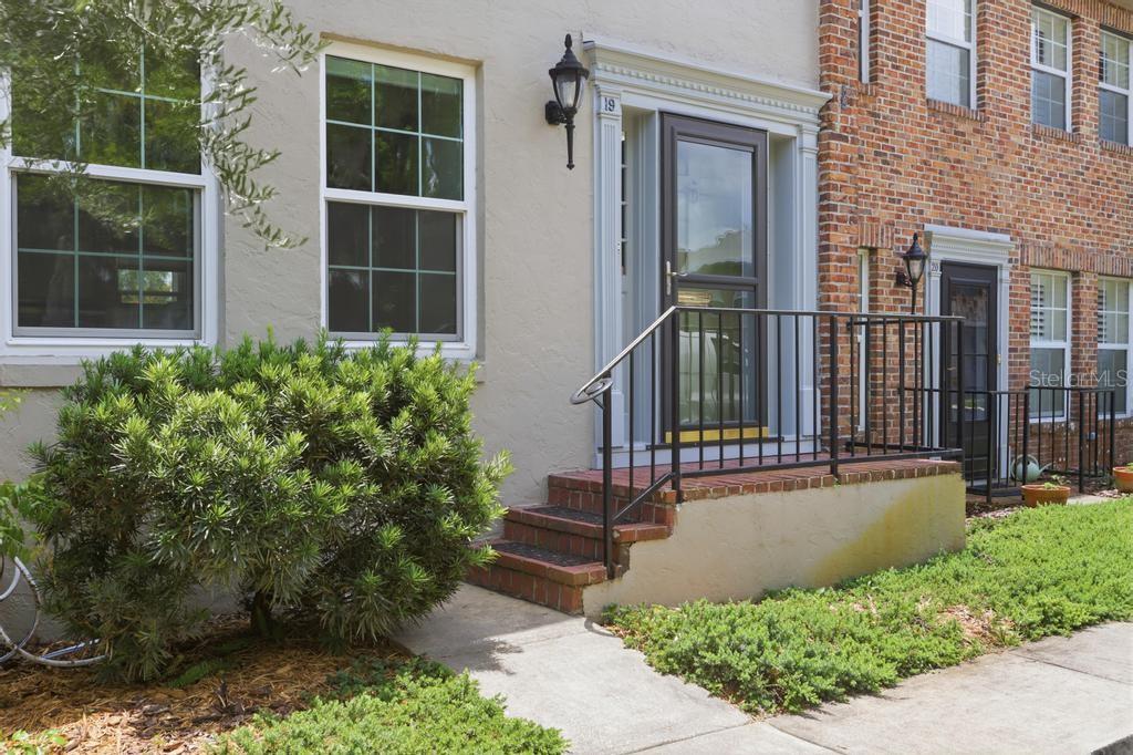 YORKFIELD SQUARE CONDO - Residential