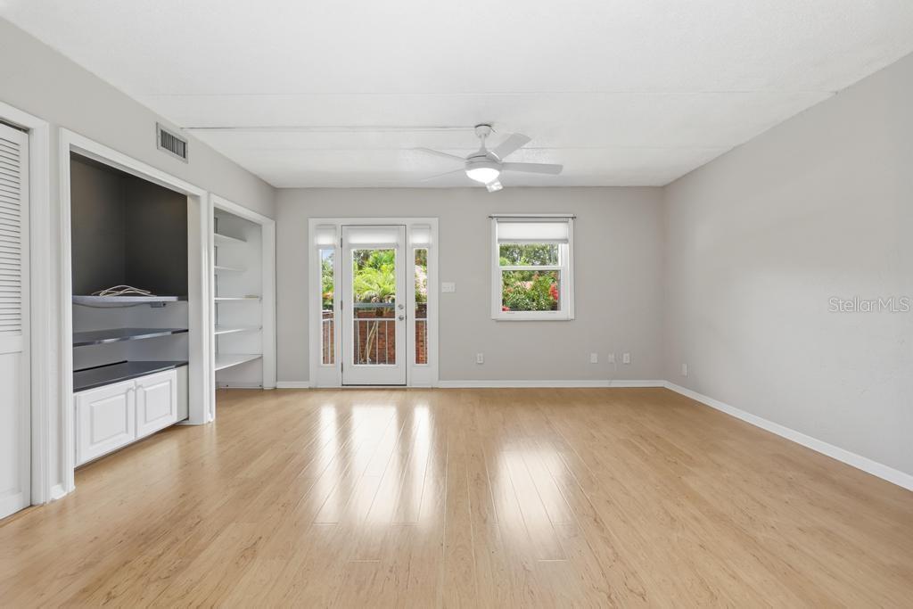 YORKFIELD SQUARE CONDO - Residential