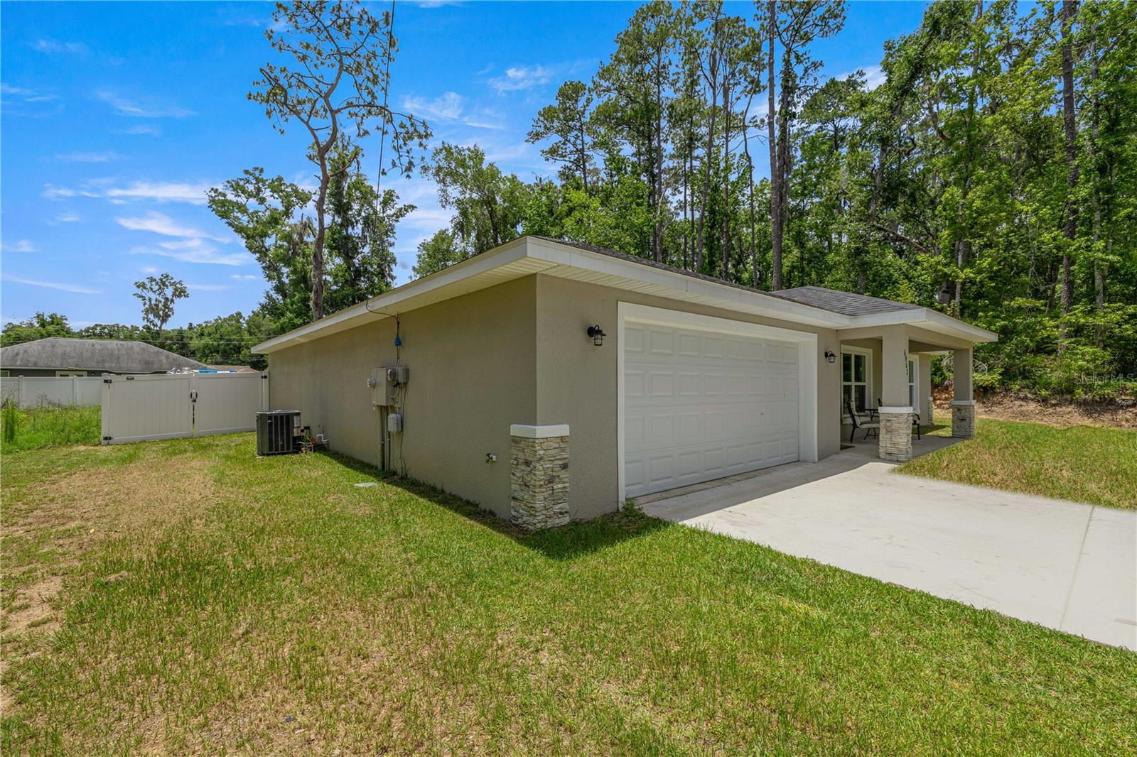 BELLEVIEWS SUNNY SKIES - Residential