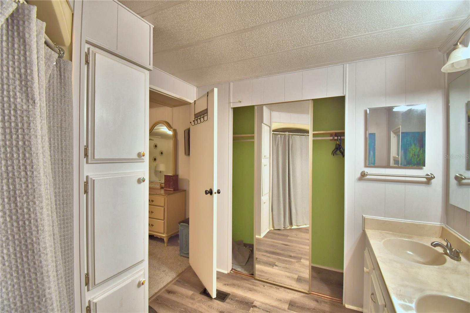 OAKWOOD ESTATES - Residential