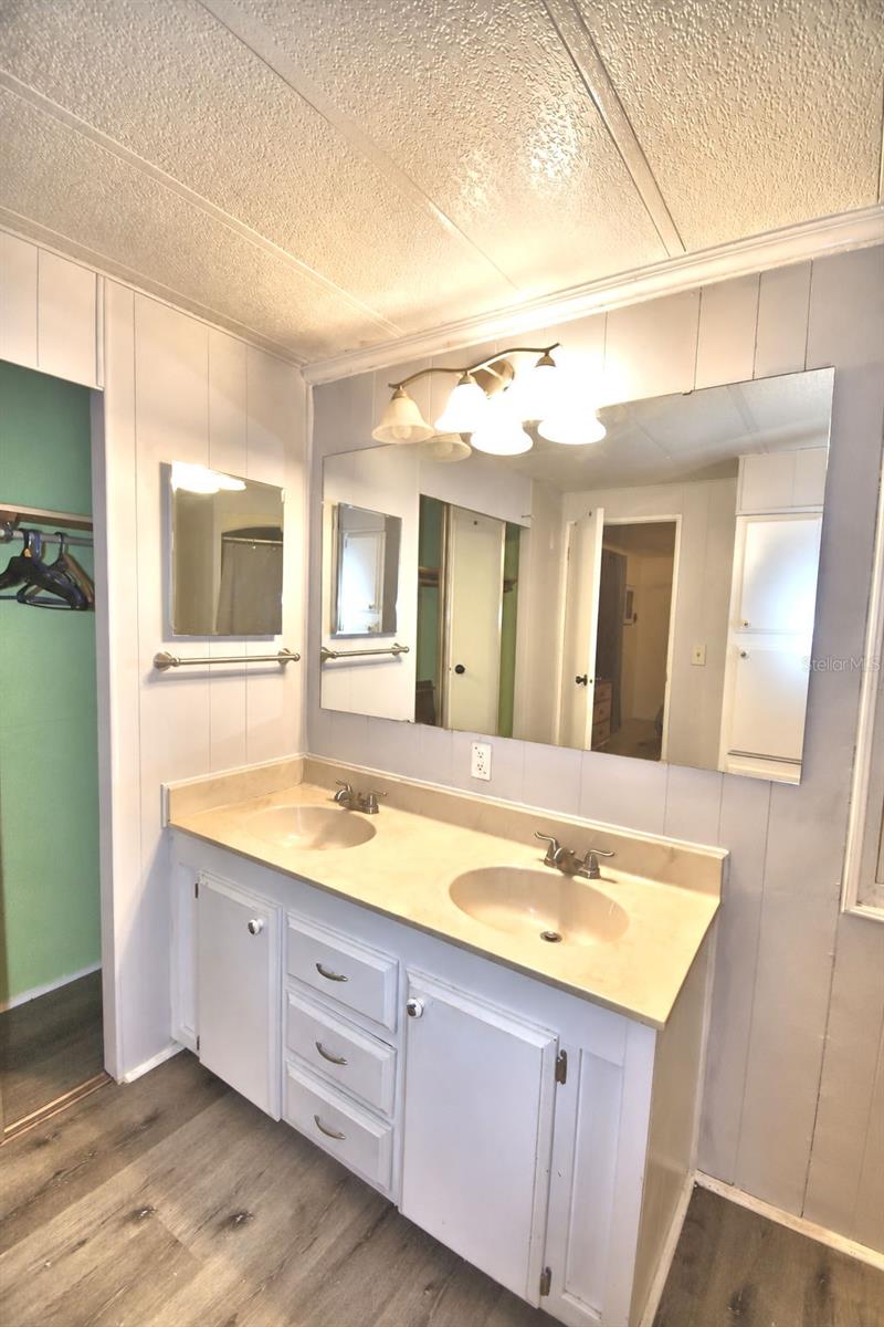OAKWOOD ESTATES - Residential