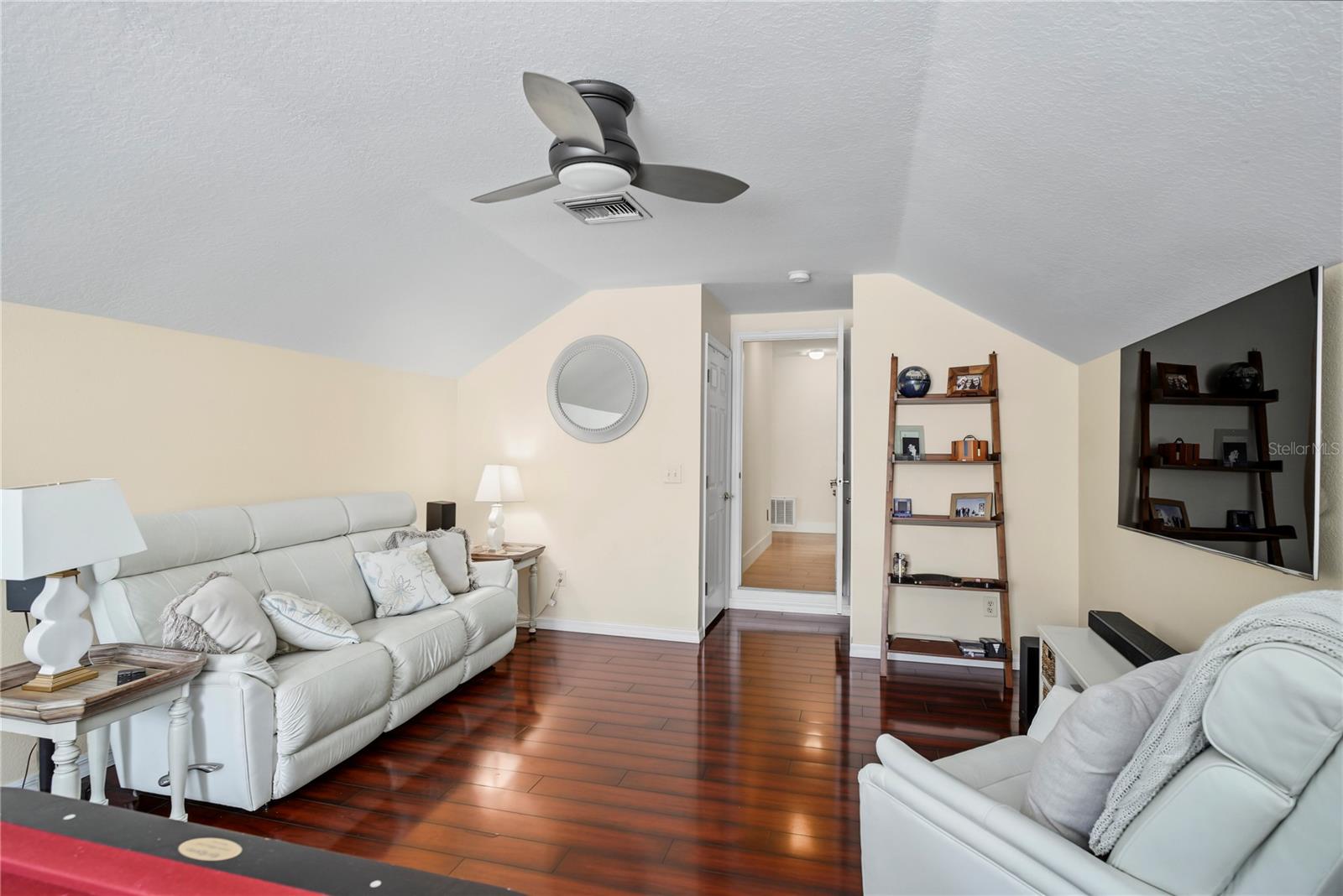 HILLCREST - Residential