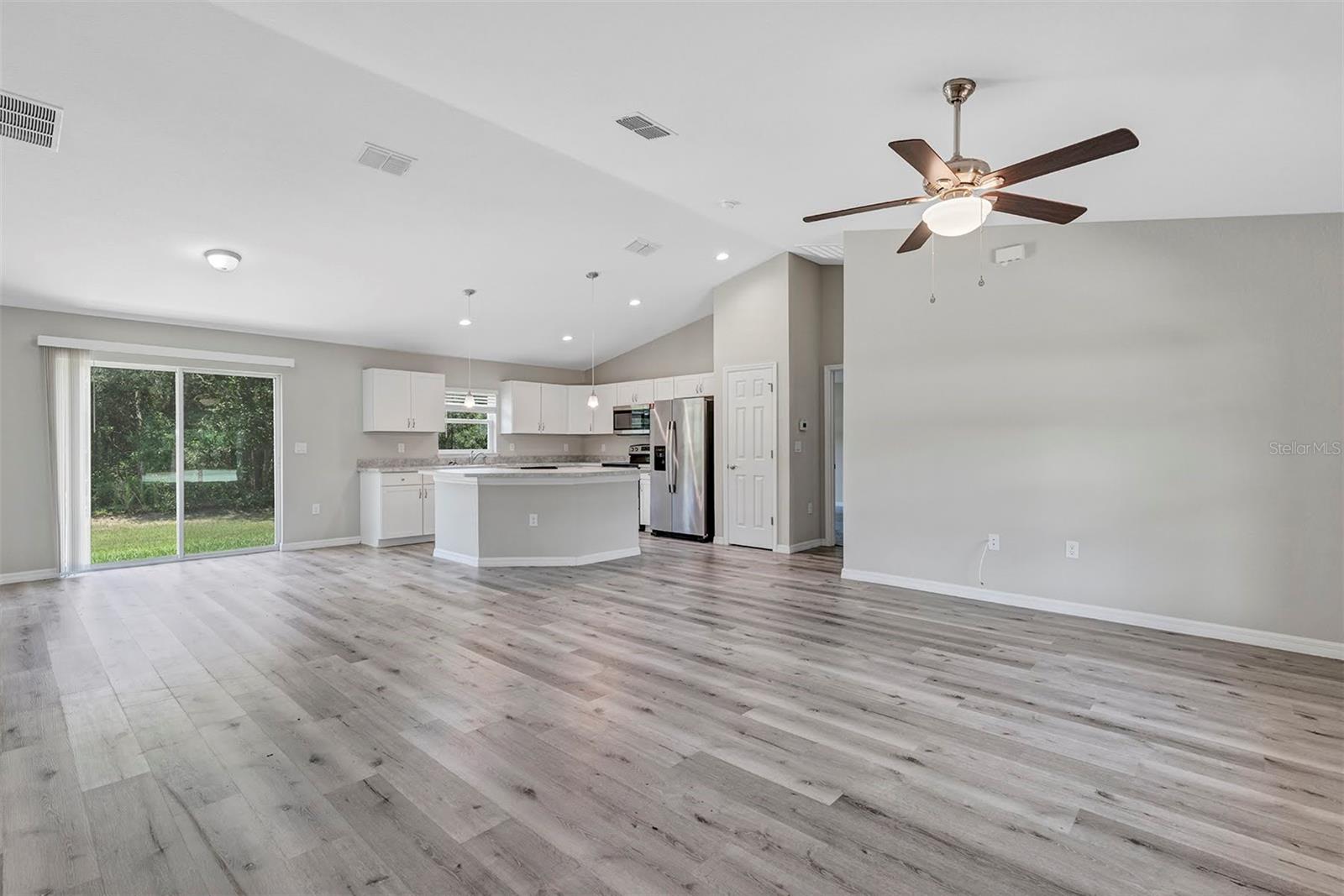 RAINBOW LAKES ESTATE - Residential