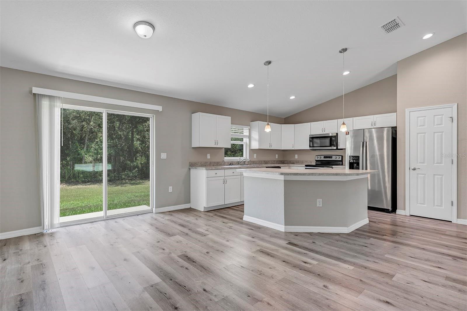 RAINBOW LAKES ESTATE - Residential