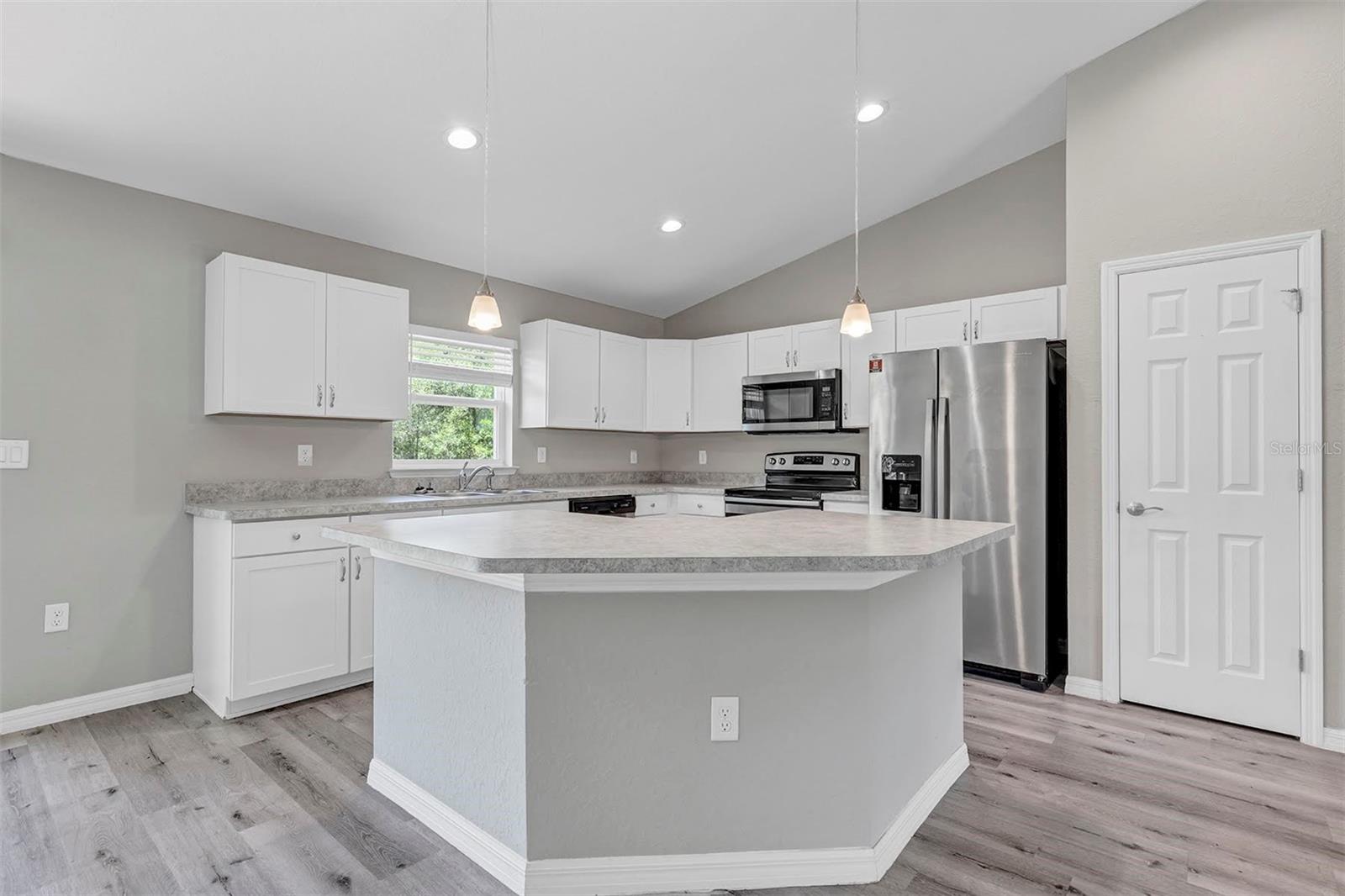 RAINBOW LAKES ESTATE - Residential