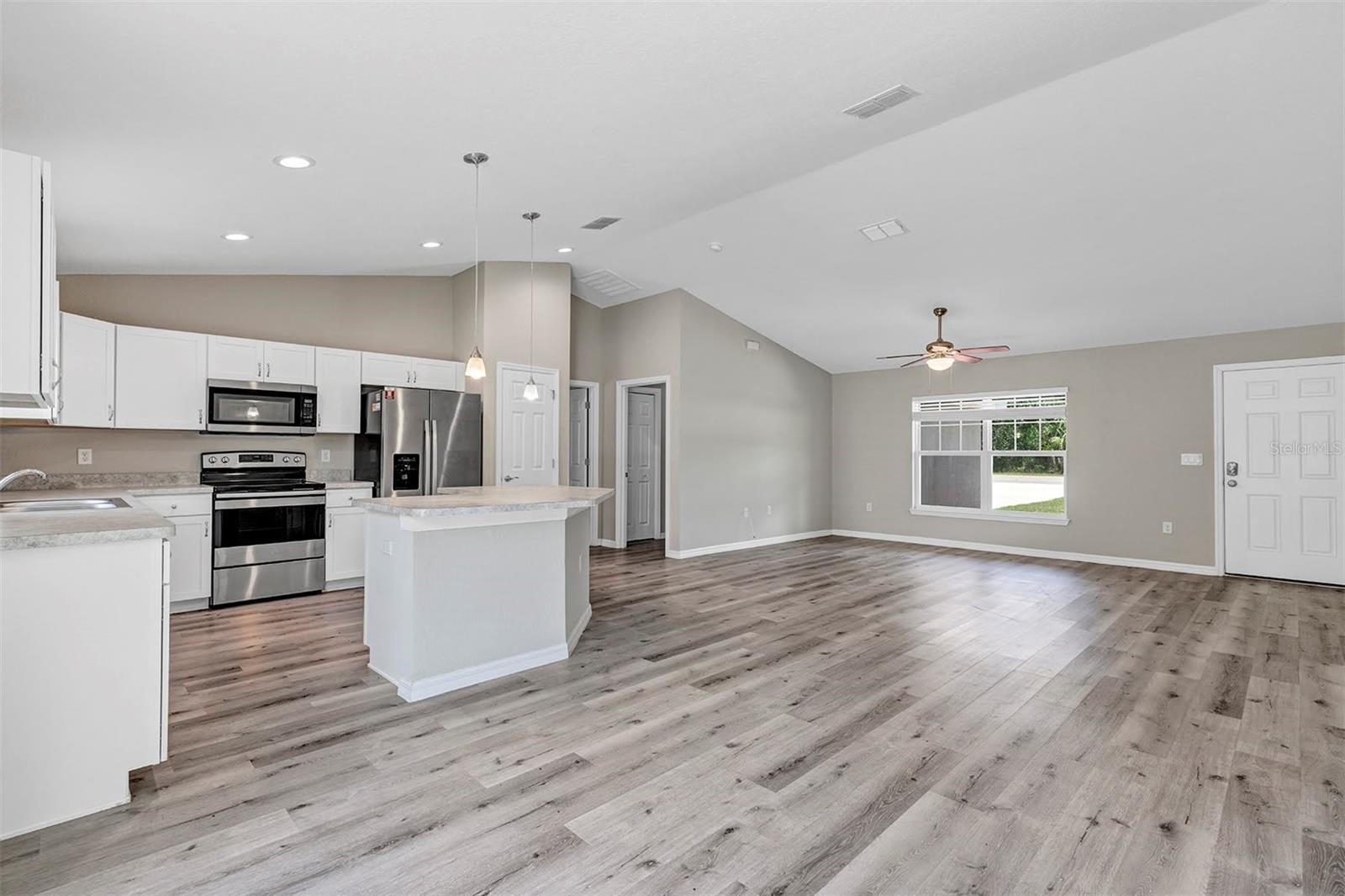 RAINBOW LAKES ESTATE - Residential