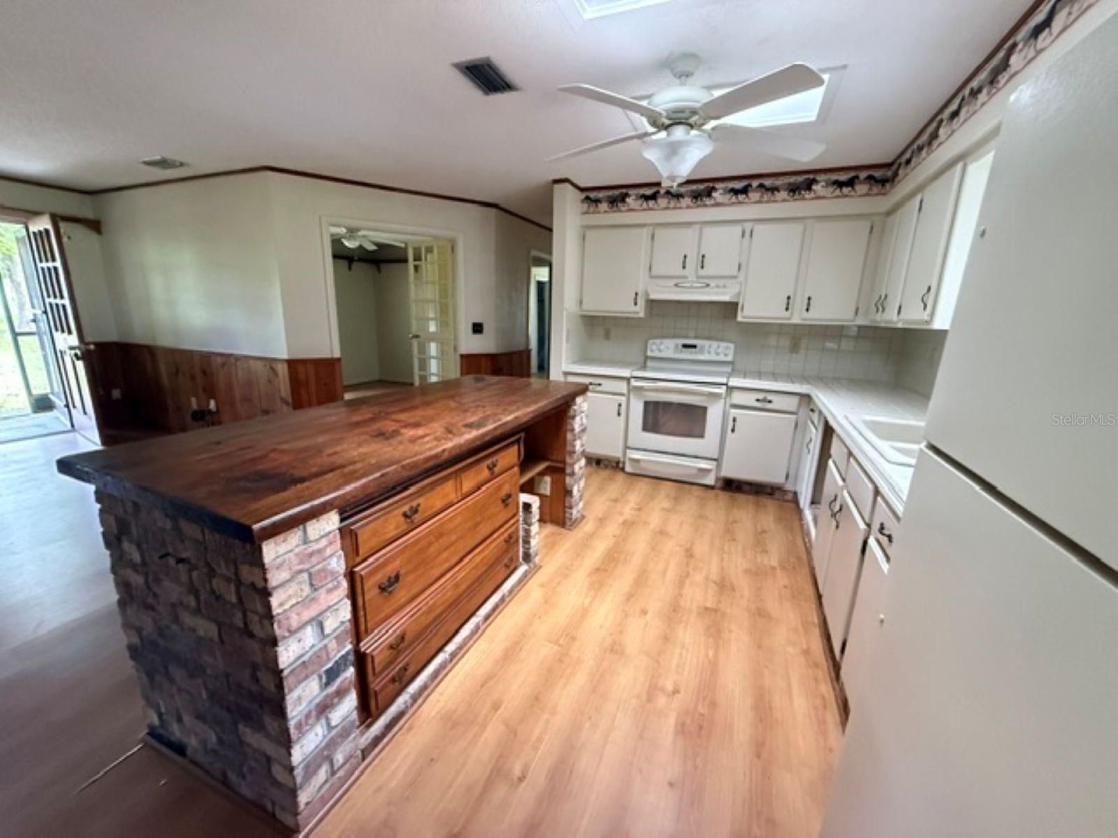 QUAIL LAKE - Residential