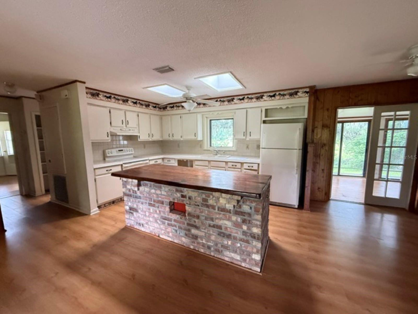 QUAIL LAKE - Residential