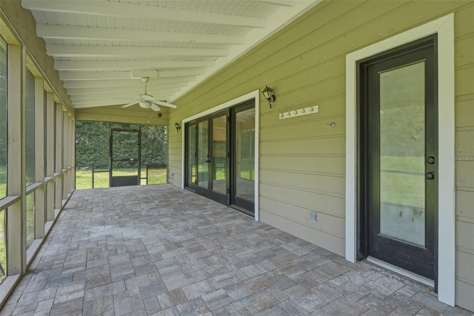 WHISPERING WINDS - Residential