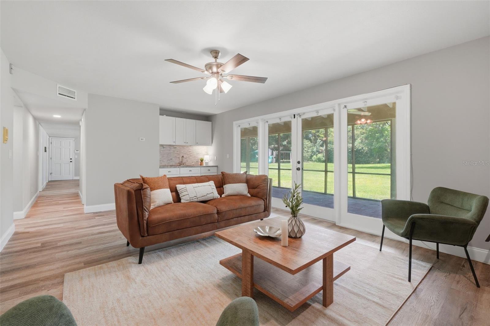 WHISPERING WINDS - Residential